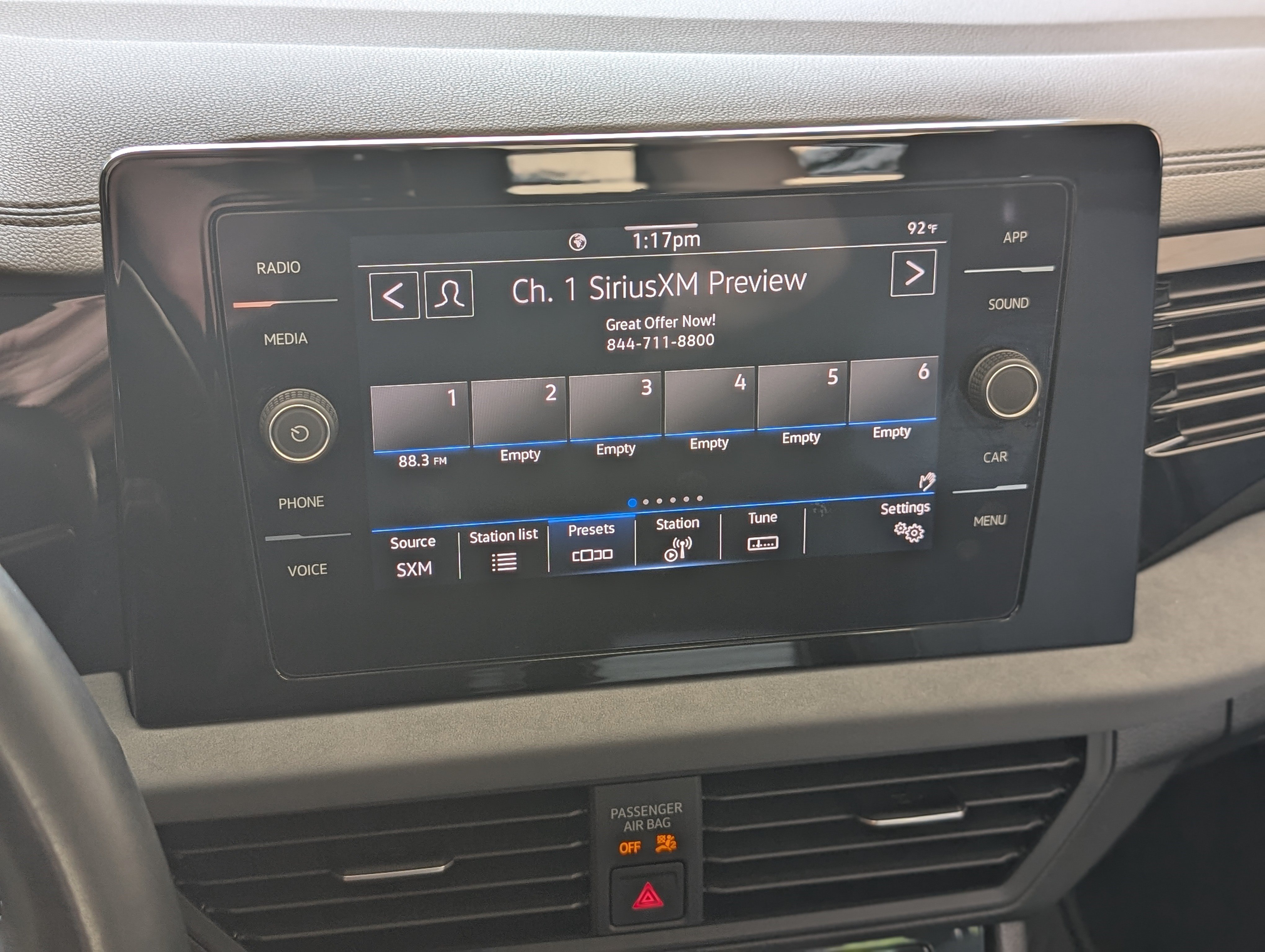 Used 2025 Volkswagen Jetta SE w/ Sunroof Package FWD image 29