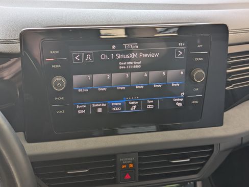 Used 2025 Volkswagen Jetta SE w/ Sunroof Package FWD image 29