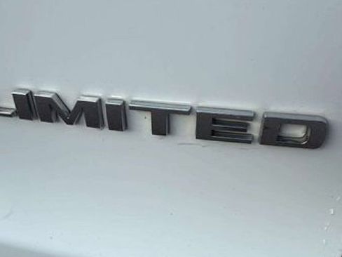 Used 2020 Jeep Cherokee Limited image 22