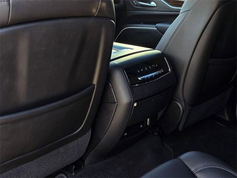 Used 2021 Cadillac Escalade Luxury image 24