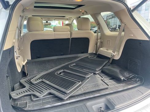 Used 2020 Nissan Pathfinder Platinum image 27