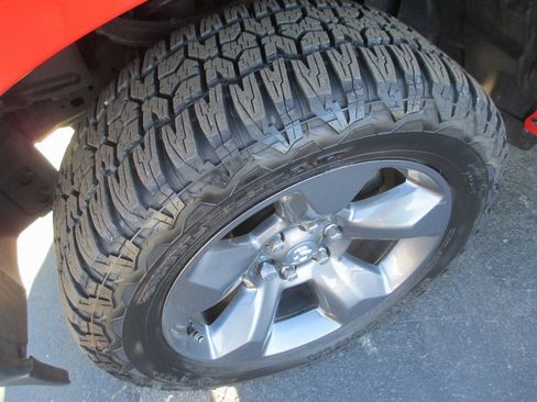 Used 2021 RAM 1500 Big Horn w/ Built-to-serve Edition image 13