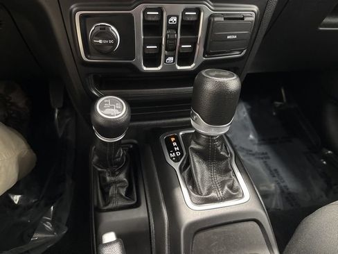 Used 2023 Jeep Wrangler Unlimited w/ Cold Weather Group AWD/4WD image 33
