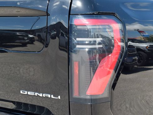 Used 2025 GMC Sierra EV Denali AWD/4WD image 20