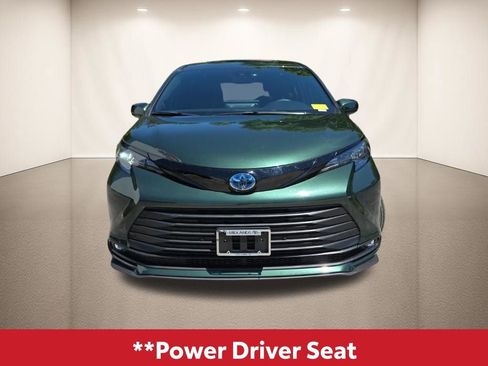 Used 2025 Toyota Sienna XLE Woodland Edition AWD/4WD image 13