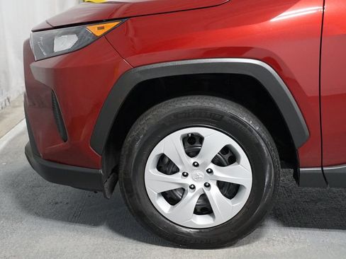 Used 2019 Toyota RAV4 LE FWD image 5