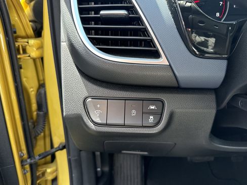 Used 2023 Kia Seltos S w/ Navigation Package AWD/4WD image 15