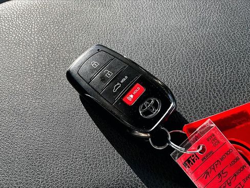 Used 2025 Toyota Camry SE image 32