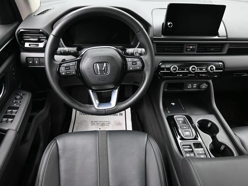 Used 2025 Honda Pilot Touring image 14