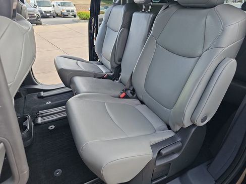 Used 2022 Toyota Sienna XLE image 16