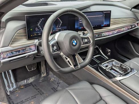 Used 2024 BMW 740i image 10