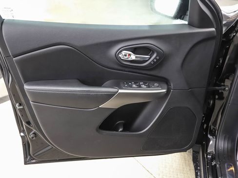 Used 2020 Jeep Cherokee Limited image 9