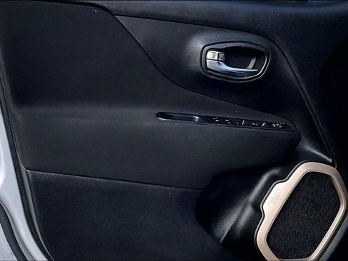 Used 2016 Jeep Renegade Sport w/ Power & Air Group image 20