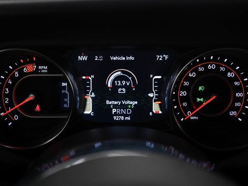 Used 2020 Jeep Wrangler Unlimited Sahara AWD/4WD image 25