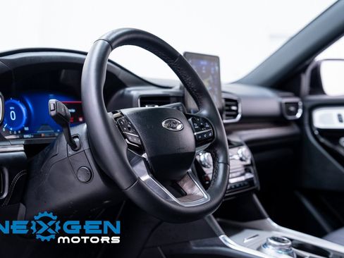 Used 2023 Ford Explorer Platinum w/ Technology Package image 22