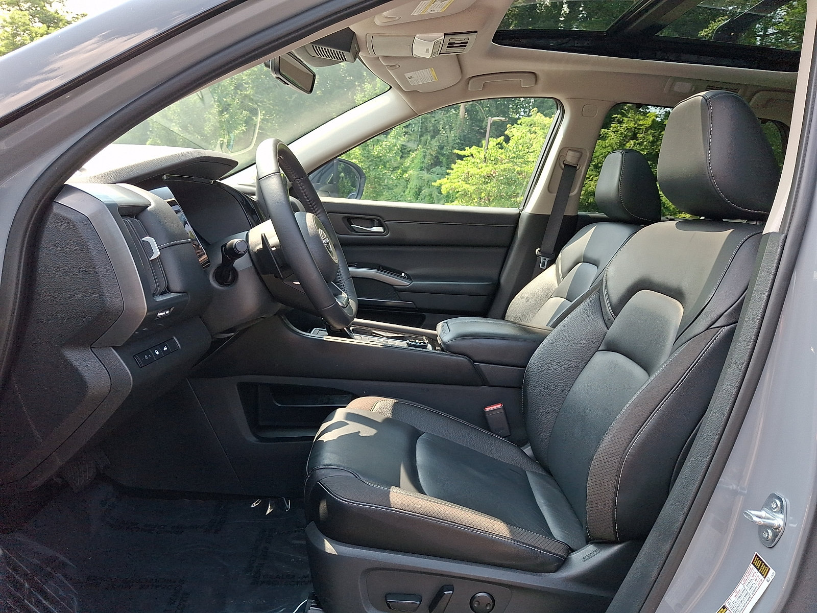 Certified 2024 Nissan Pathfinder SL w/ SL Premium Package AWD/4WD image 14