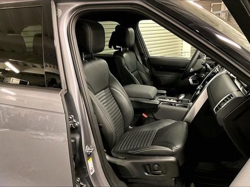 Certified 2025 Land Rover Discovery S image 6