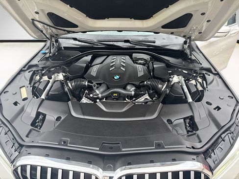 Used 2020 BMW 750i xDrive AWD/4WD image 35