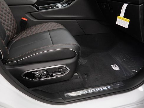 New 2025 Jeep Grand Cherokee Summit w/ Obsidian Package image 36