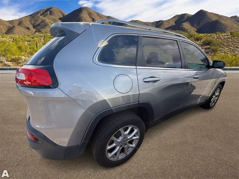 Used 2016 Jeep Cherokee Latitude image 4