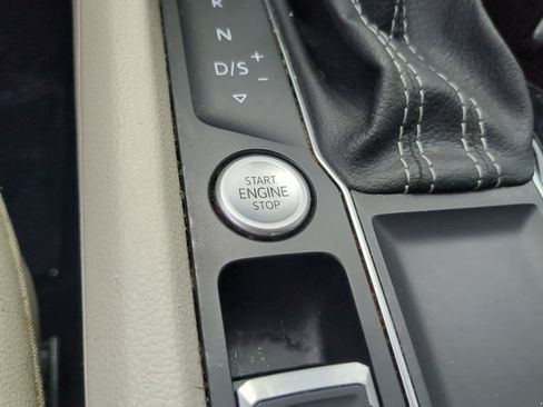 Used 2023 Volkswagen Atlas SE w/ Panoramic Sunroof Package FWD image 34