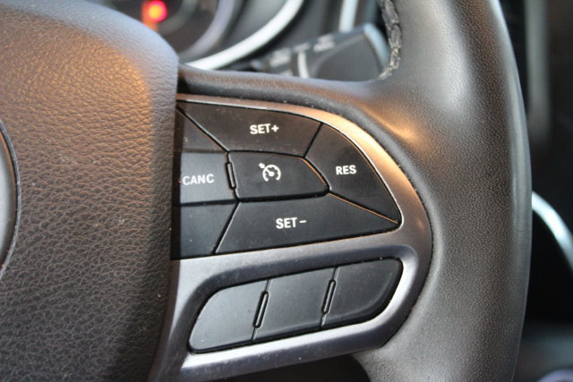 Used 2022 Jeep Cherokee Latitude w/ Comfort Safety Group AWD/4WD image 17