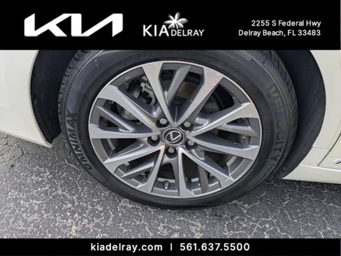 Used 2022 Lexus ES 300h image 18