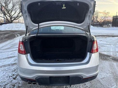 Used 2010 Ford Taurus SEL FWD image 18