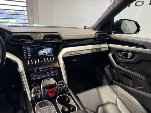 Used 2020 Lamborghini Urus image 35