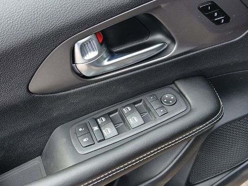 New 2027 Chrysler Pacifica Select AWD/4WD image 13