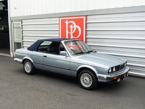 Used 1990 BMW 325i Convertible RWD image 32