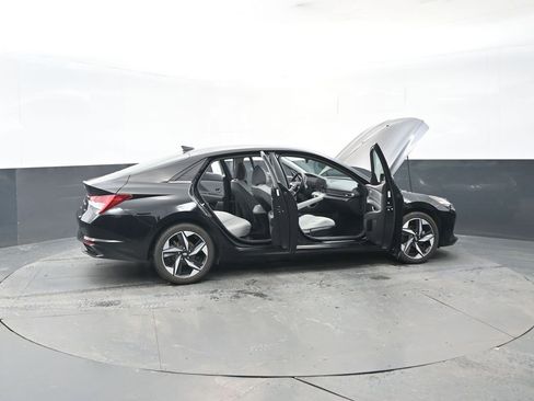 Used 2022 Hyundai Elantra Limited image 30