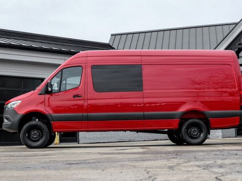 Used 2025 Mercedes-Benz Sprinter 2500 image 4