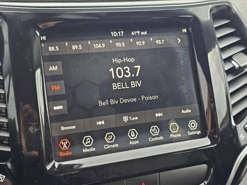 Used 2019 Jeep Cherokee Limited image 24