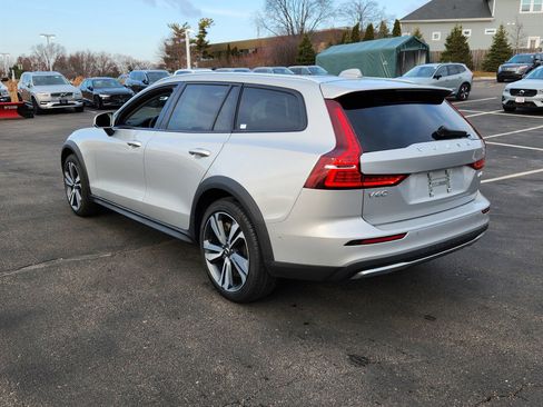 Used 2025 Volvo V60 B5 Cross Country Plus image 6