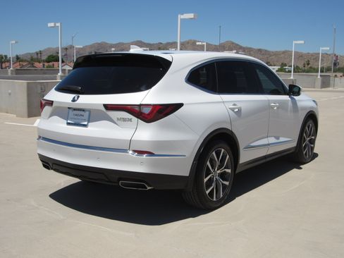 Certified 2023 Acura MDX FWD w/ Technology Package image 5