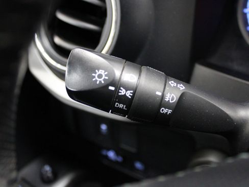 Used 2020 Toyota Tacoma SR5 AWD/4WD image 36