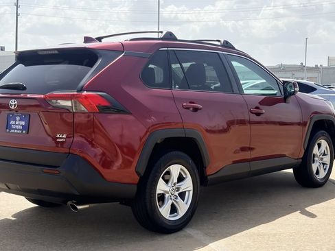 Used 2021 Toyota RAV4 XLE AWD/4WD image 7