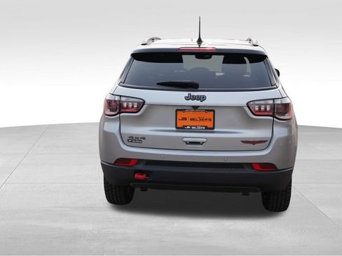 Used 2023 Jeep Compass Trailhawk w/ Trailhawk Convenience Group AWD/4WD image 6