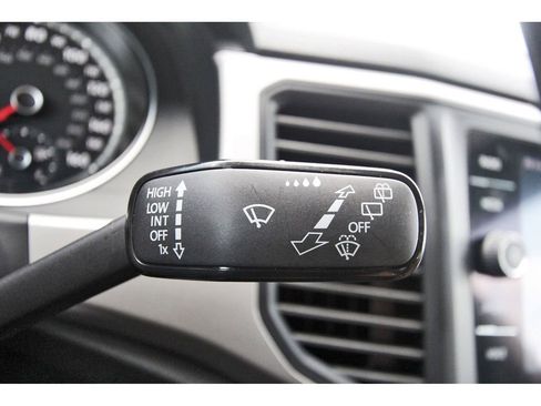 Used 2020 Volkswagen Atlas Cross Sport SE image 12