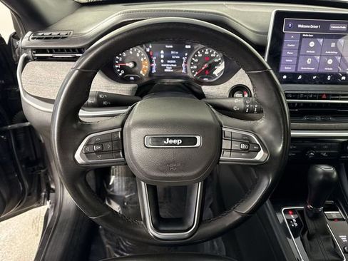 Used 2023 Jeep Compass Latitude w/ Sun and Sound Group AWD/4WD image 10