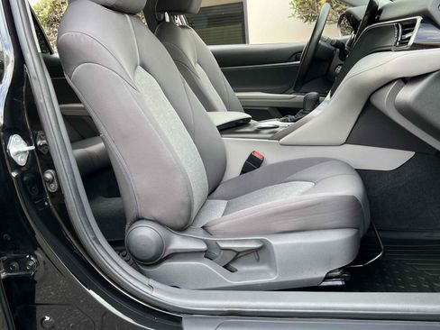 Used 2021 Toyota Camry LE image 46