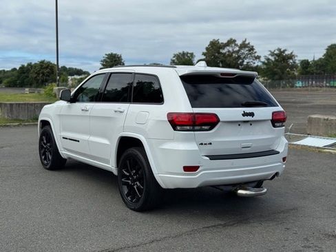 Certified 2022 Jeep Grand Cherokee Laredo X image 3