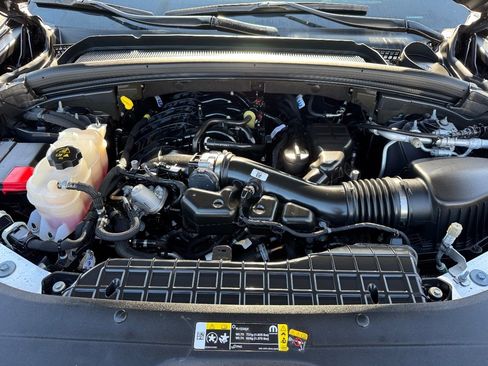 Used 2023 Jeep Grand Cherokee L Laredo image 8