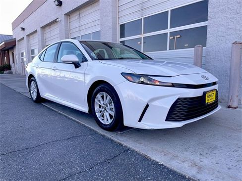 Used 2025 Toyota Camry LE image 10