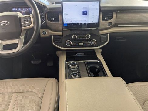 Used 2024 Ford Expedition Limited image 28