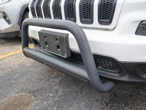 Used 2017 Jeep Cherokee Sport FWD image 11
