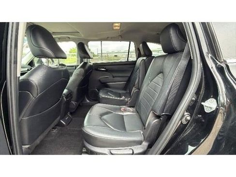 Used 2023 Toyota Highlander XLE FWD image 34