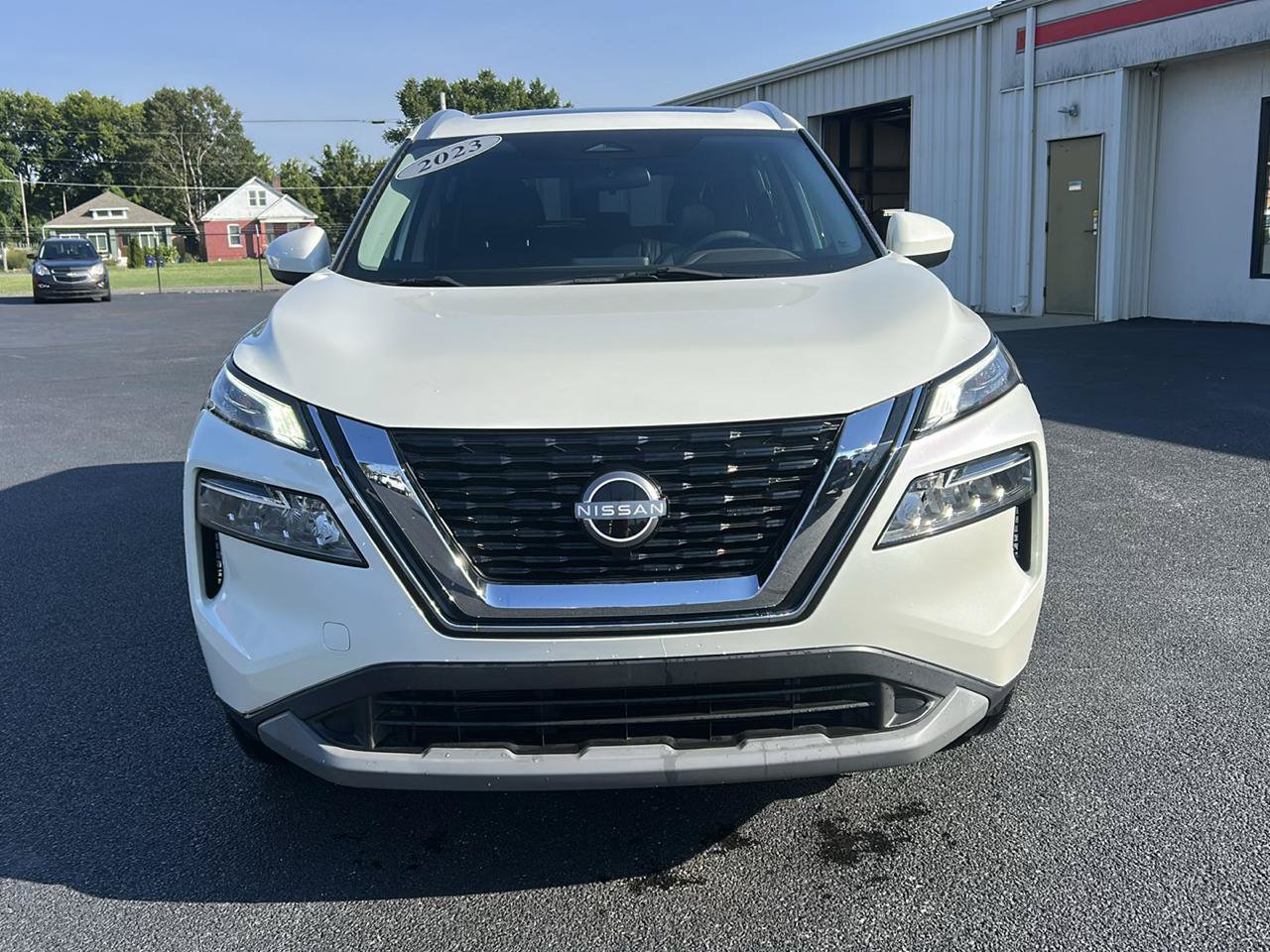 Used 2023 Nissan Rogue SV w/ SV Premium B Package FWD image 2