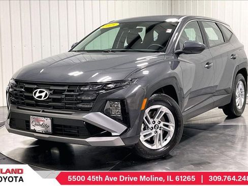 Used 2025 Hyundai Tucson SE image 1